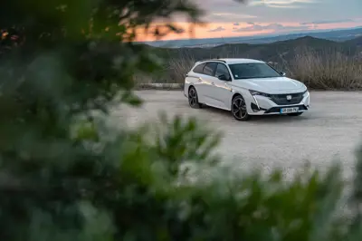 Peugot E-308 SW