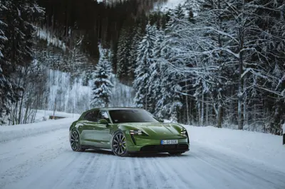 Porsche Taycan Turbo S Sport Turismo (GEN1)