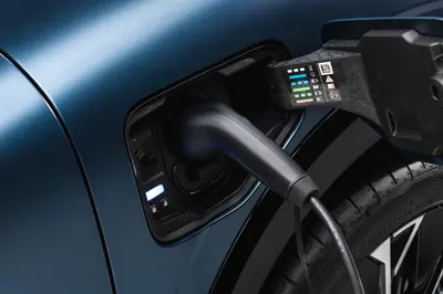 Renault Megane E-Tech 67 kWh - Gallery Image