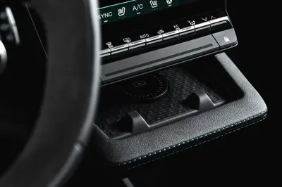 Renault Megane E-Tech 67 kWh - Gallery Image