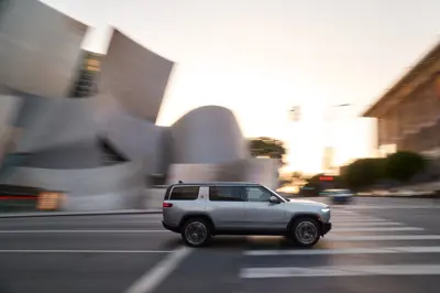 Rivian R1S Dual-Motor AWD MP - Gallery Image