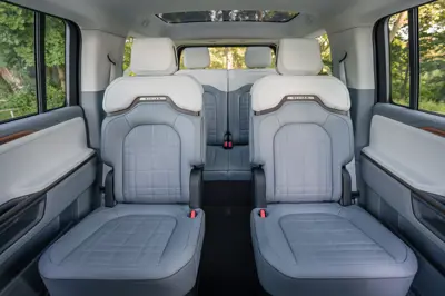 Rivian R1S Dual-Motor AWD MP - Gallery Image