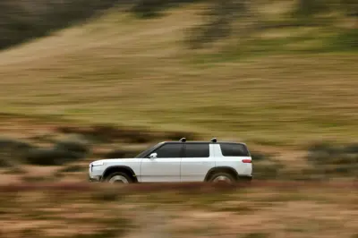 Rivian R2 Dual-Motor AWD Performance - Gallery Image