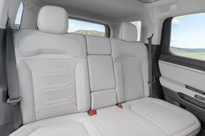 Rivian R2 Dual-Motor AWD Performance - Gallery Image