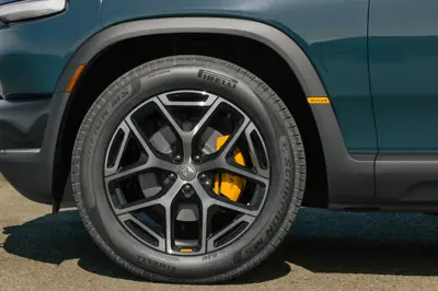 Rivian R2 Dual-Motor AWD Performance - Gallery Image