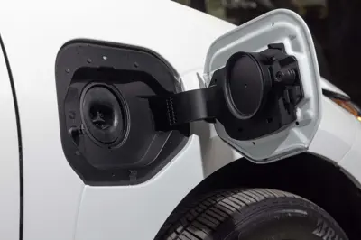 Subaru Solterra AWD - Gallery Image