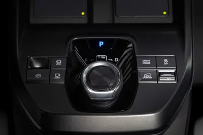 Subaru Solterra AWD - Gallery Image