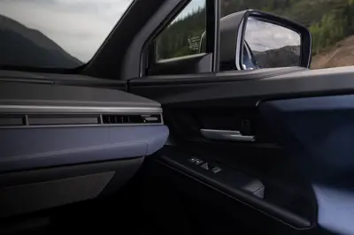 Subaru Solterra AWD - Gallery Image