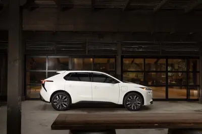 Subaru Solterra AWD - Gallery Image