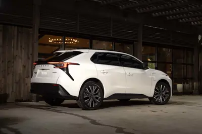 Subaru Solterra AWD - Gallery Image