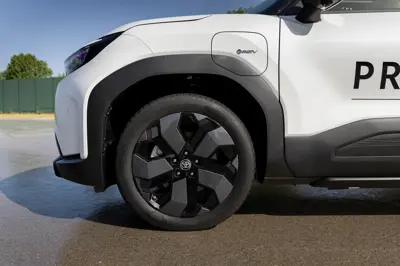 Toyota Urban Cruiser 61.1 kWh AWD