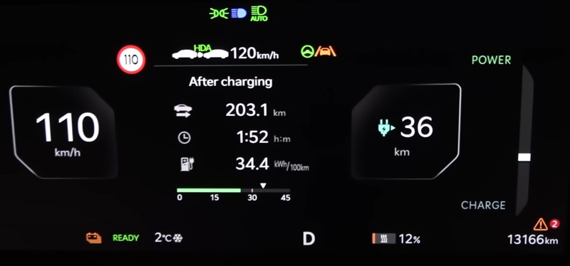 Kia EV9 avec un spectacle de chauffage actif sur le symbole de la batterie en bas à droite