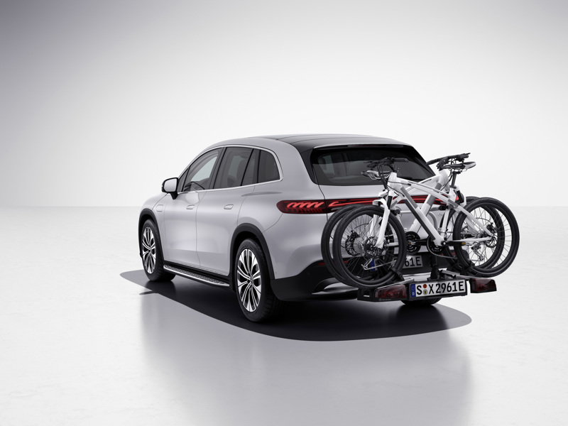 Mercedes EQC avec porte-vélos