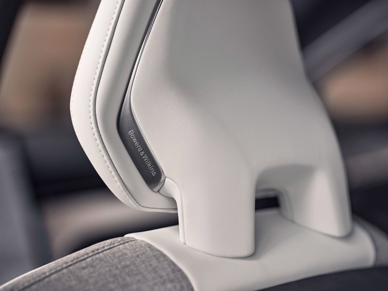 Headrest with speakers in Volvo EX90