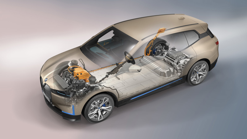 Transmisión BMW iX con monopatín EV exclusivo y parte de la reutilización de piezas BMW CLAR