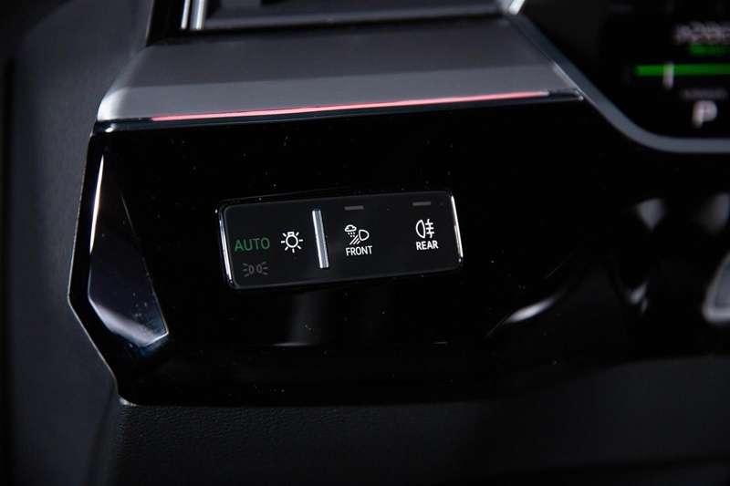 Audi Q8 e-tron light control buttons