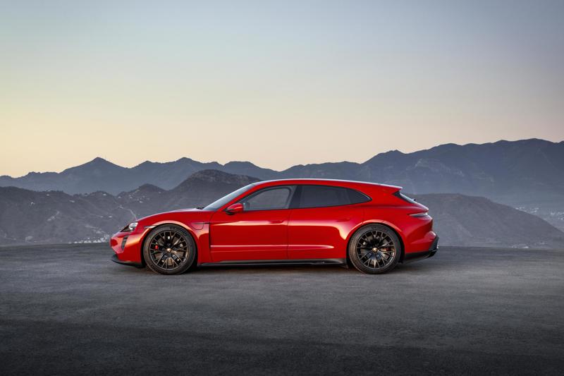 Porsche Taycan Sport Turismo med personvernglass